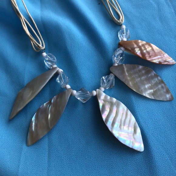 Shell Necklace - Picture 1 of 4